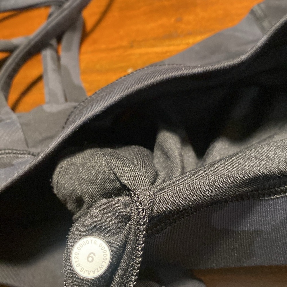 LULULEMON CAMO SPORTS BRA🌸 - Picture 7 of 7